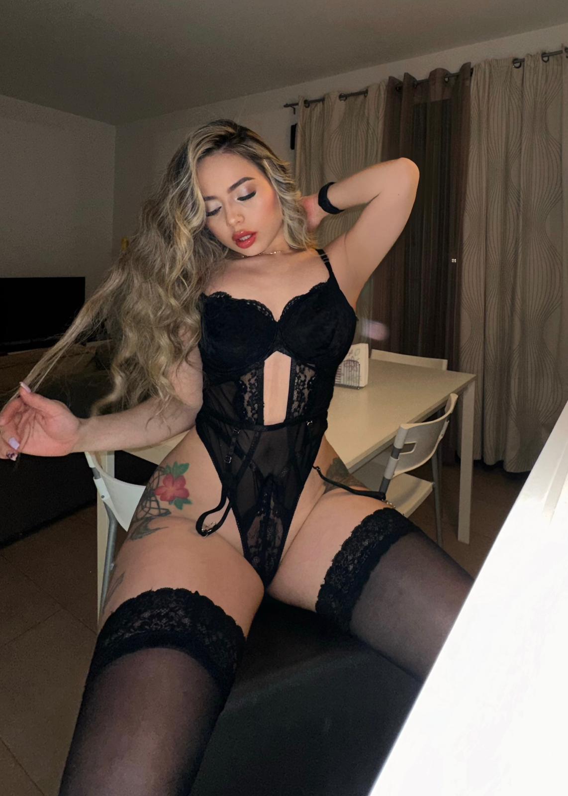 Escort - SOPHIE - Ibiza Tops